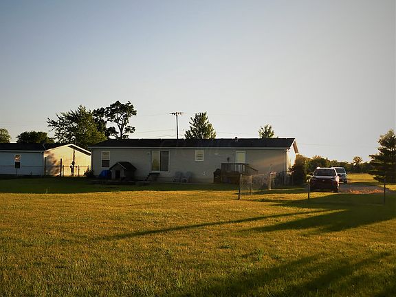 4th image of 2794 East Dr