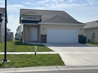 6826 68th St S, Horace, ND 58047
