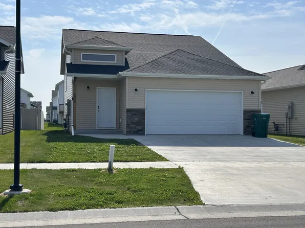 6826 68th St S, Horace, ND 58047