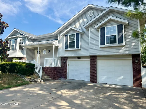 219 Powell Dr, Webb City, MO 64870