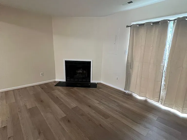2609-2643 Elliott Ave — Photo 3