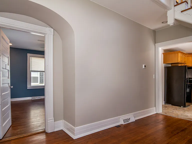 381 Main St — Photo 3