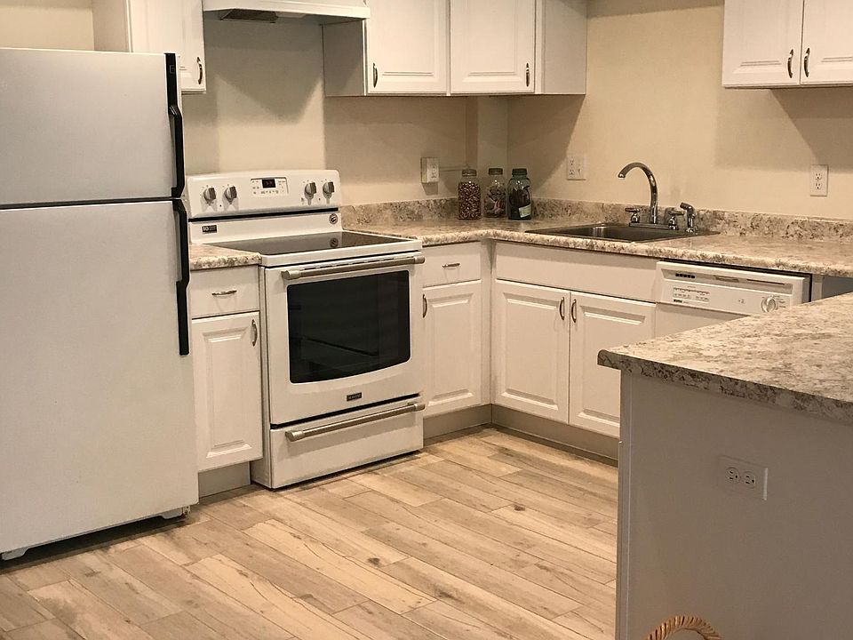 1st image of 799 N Dahlia St APT 101