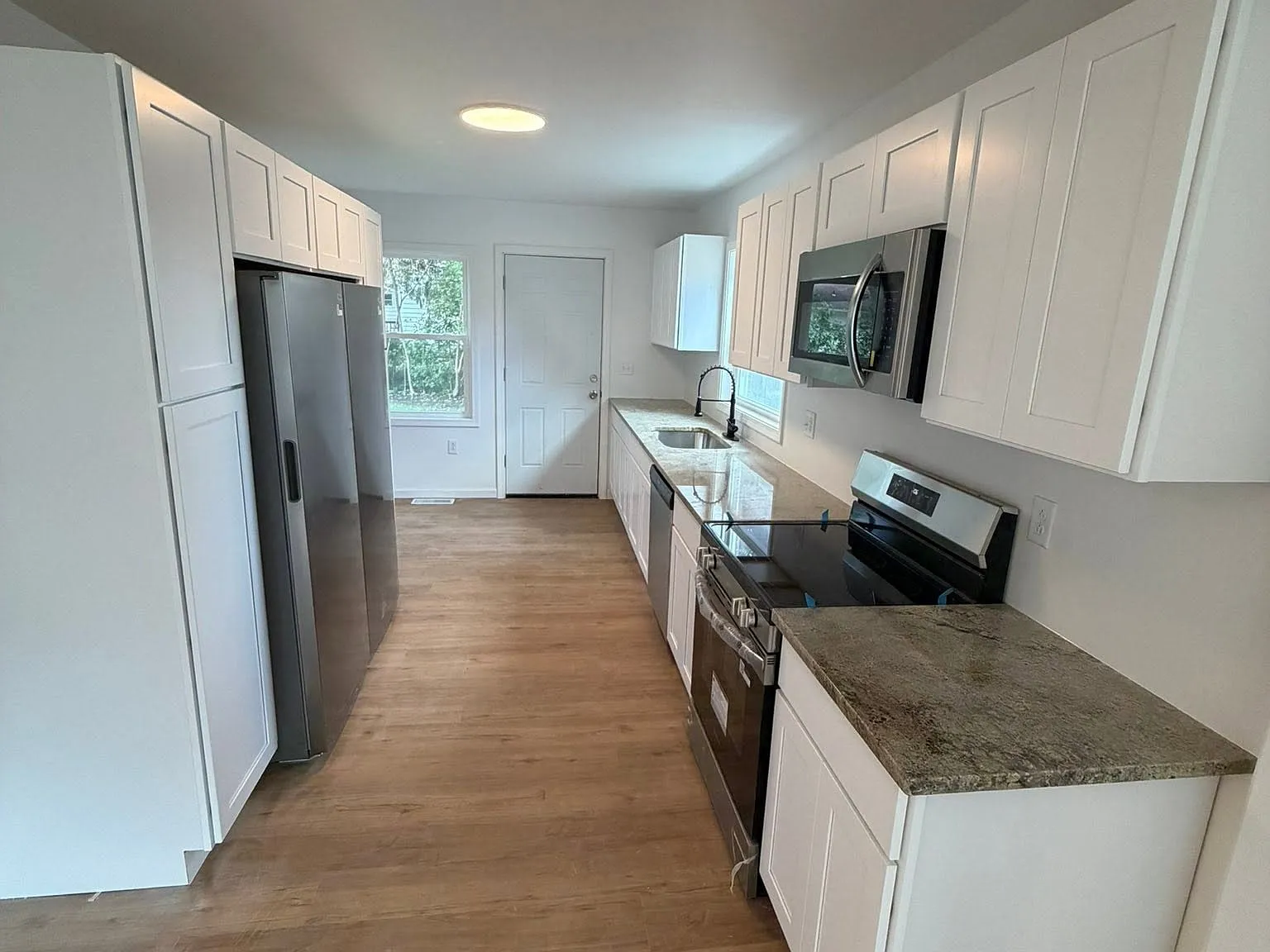 5 bed, 2210 sqft, $2,850 — Photo 3