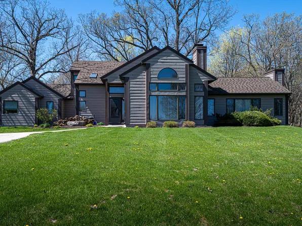 1 Vista Ridge Dr, Galena, IL 61036