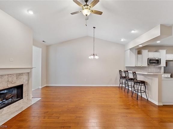 4th image of 4024 Pelham St NE