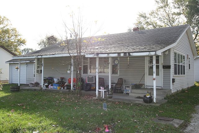 2nd image of 2123 Hanover St