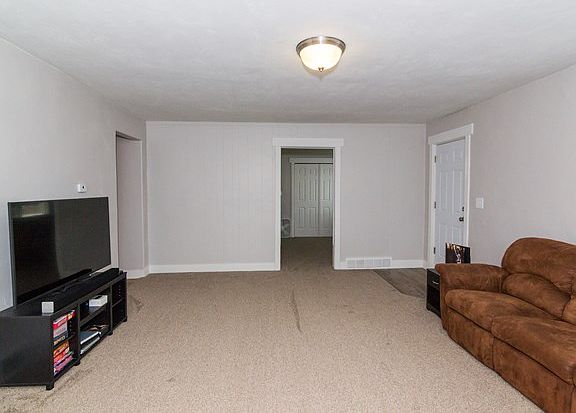 4th image of 5113 E Owens Ave