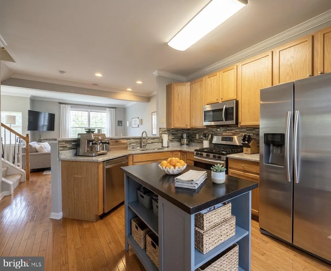 3 bed, 3.5 bath, 1793 sqft, $3,100 — Photo 3