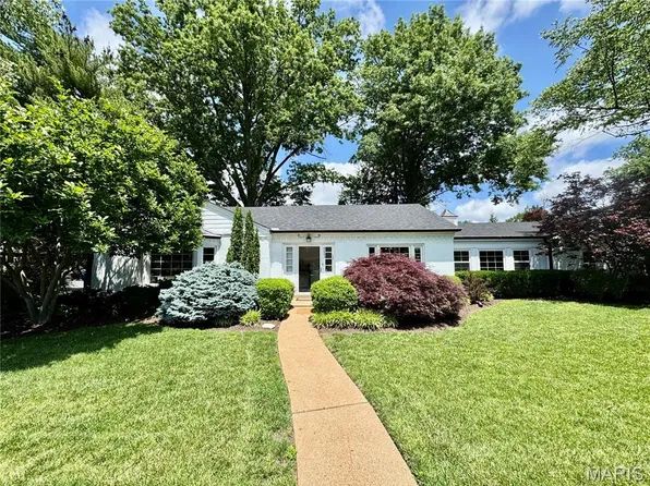 9053 Saranac Dr, Saint Louis, MO 63117