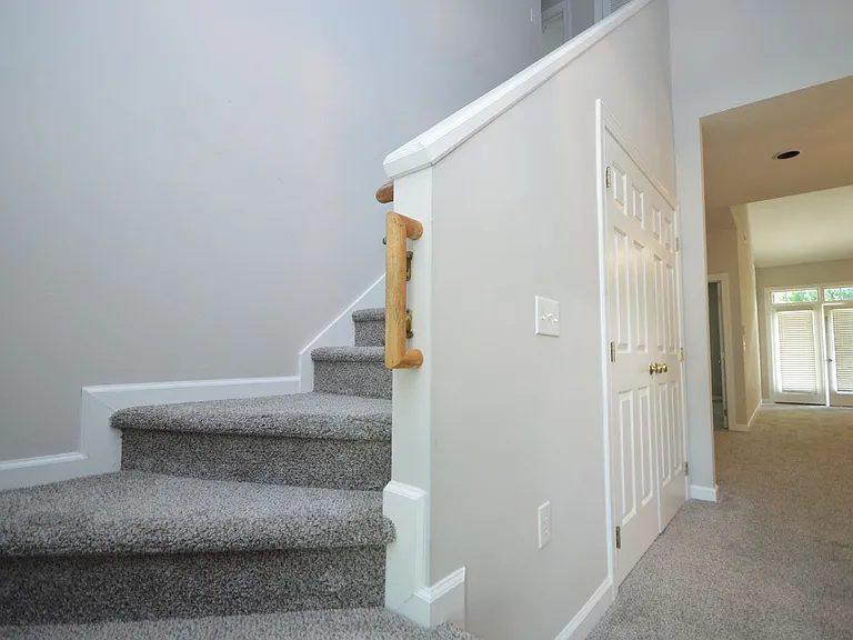 3319 Philmont Dr — Photo 2