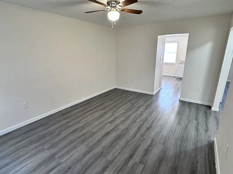 1944 Sunset Pl — Photo 23