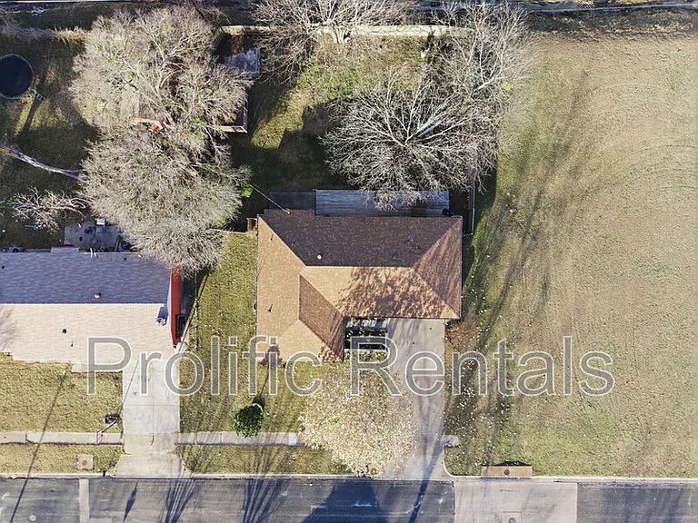 610 Creek St — Photo 7