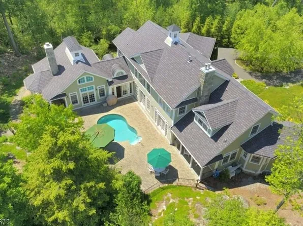 7 Cub Lake Rd, Byram Township, NJ 07821