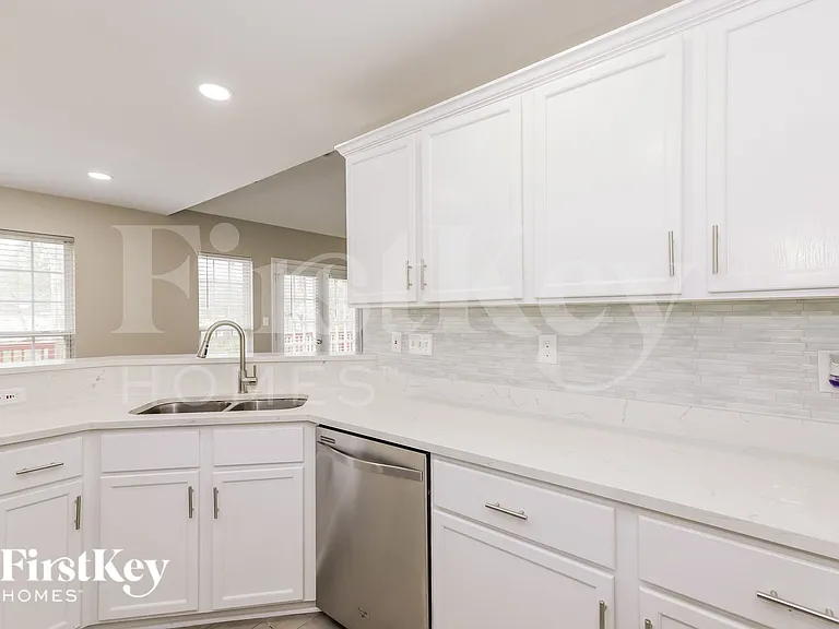 1620 Winthrop Ln — Photo 6