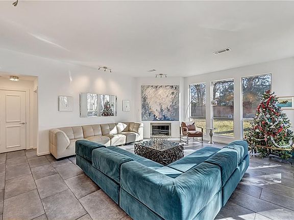4th image of 1315 Burgundy Ct