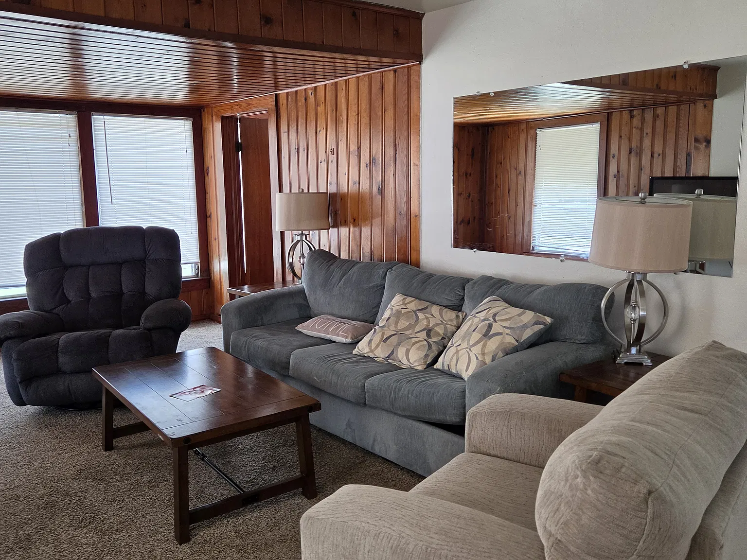 3 bed, 800 sqft, $1,200 — Photo 2