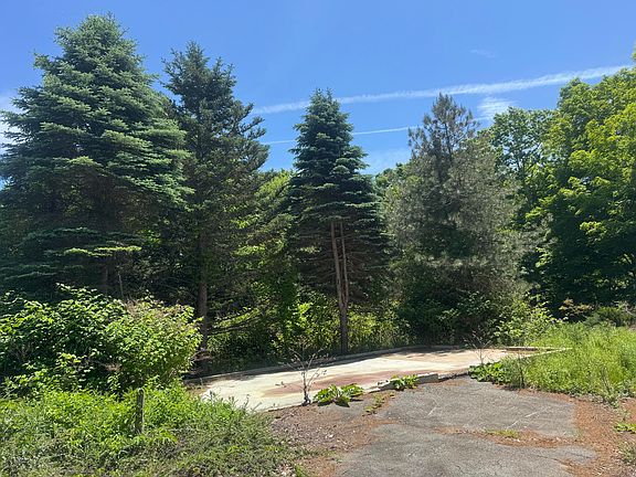 2nd image of 19 River Road