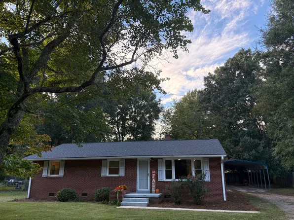318 Chinquapin Rd, Greenwood, SC 29646