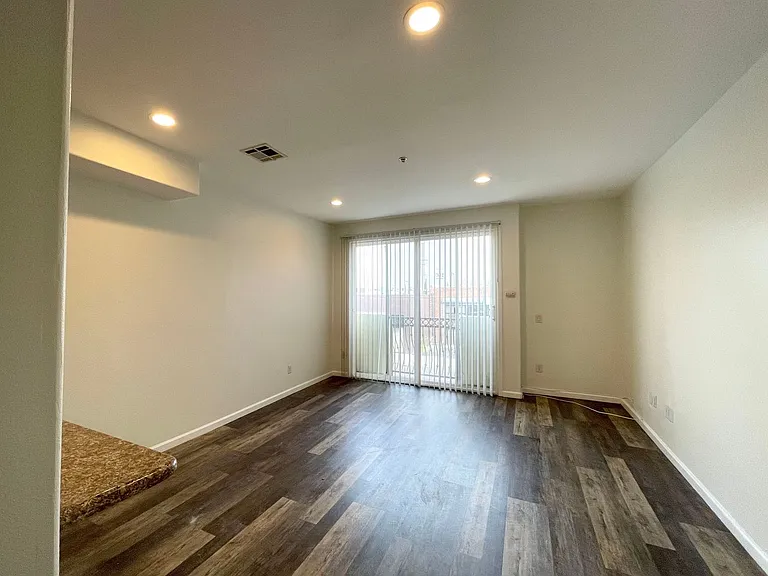 5330 Satsuma Ave — Photo 5