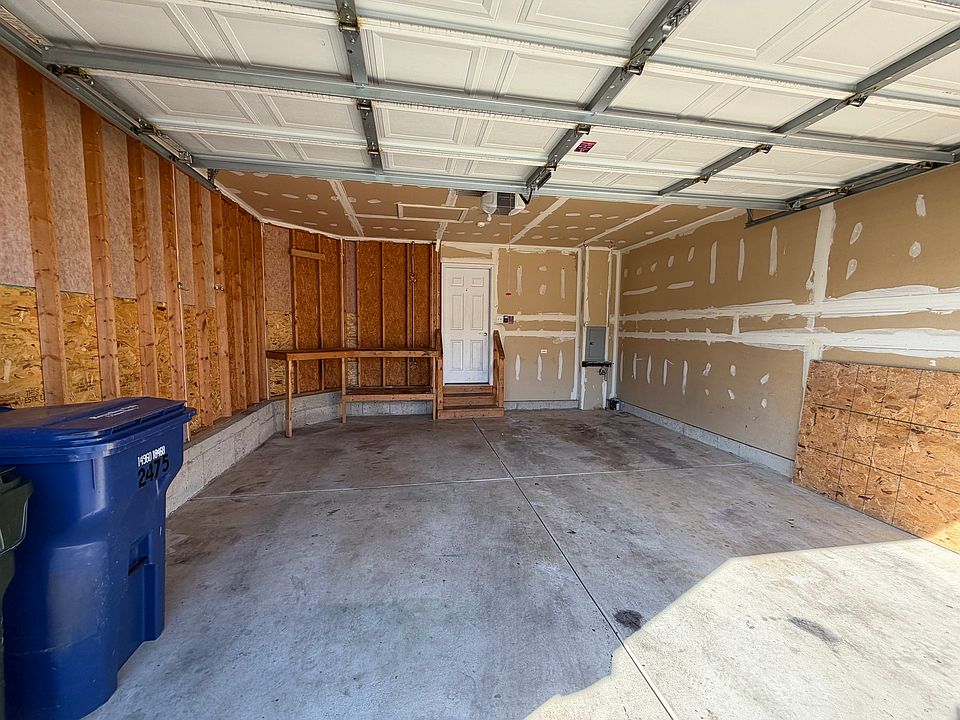 2nd image of 2475 Oneida Ln Unit 2475
