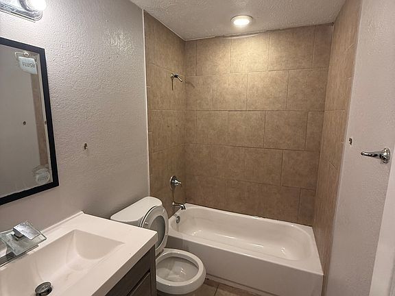 3rd image of 5942 Willow Glen Dr