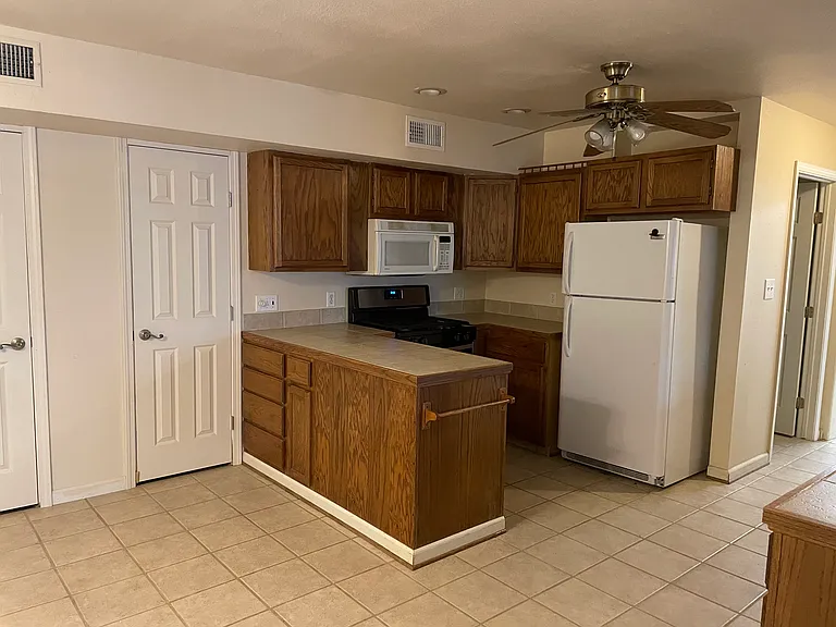 114 Fleury Way #F — Photo 8