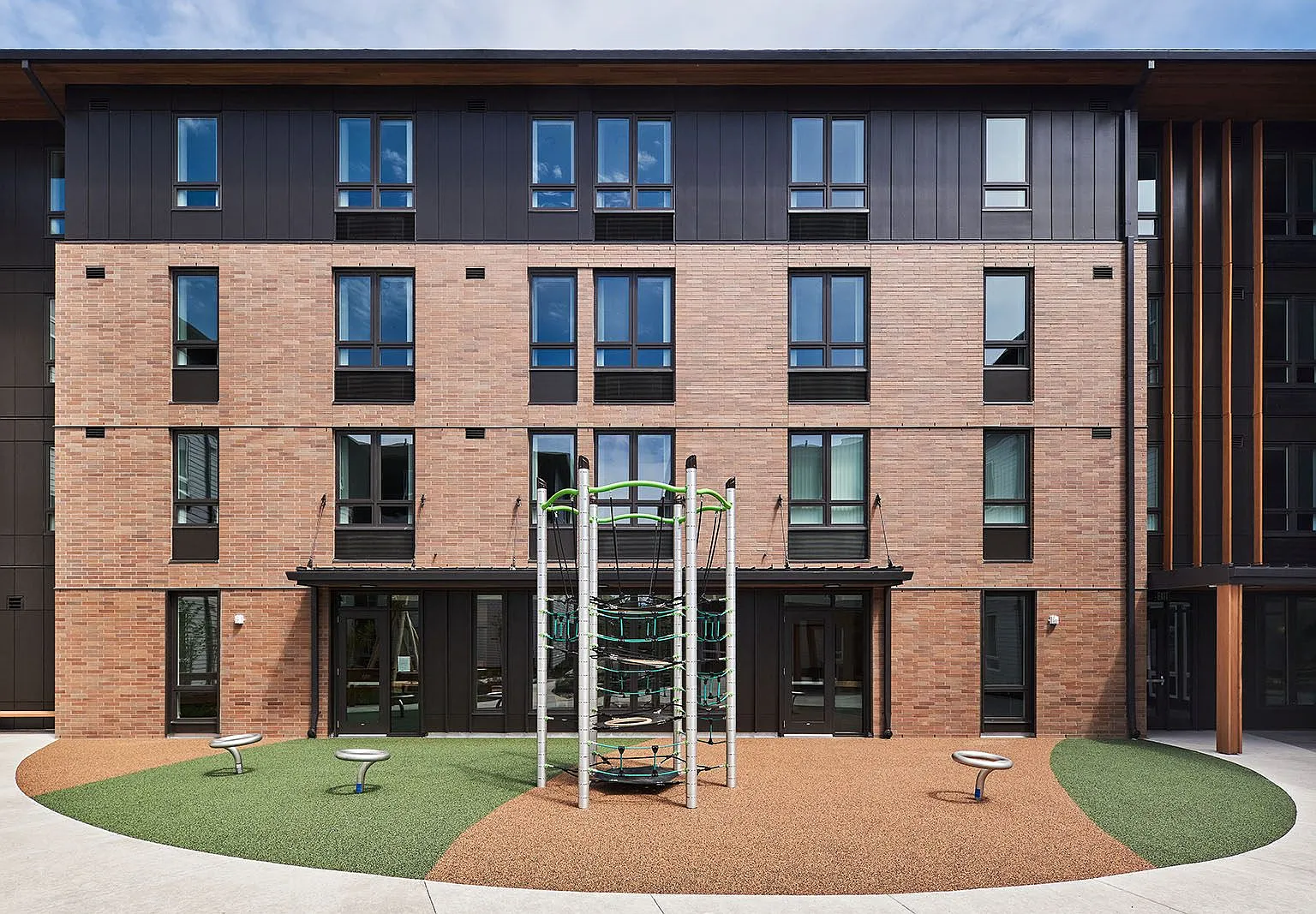 Crescent Court — Photo 1