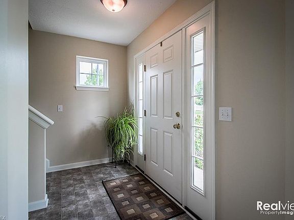 4th image of 255 Teal Cir