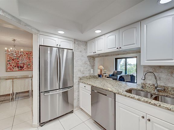 4th image of 4013 N Ocean Drive #305