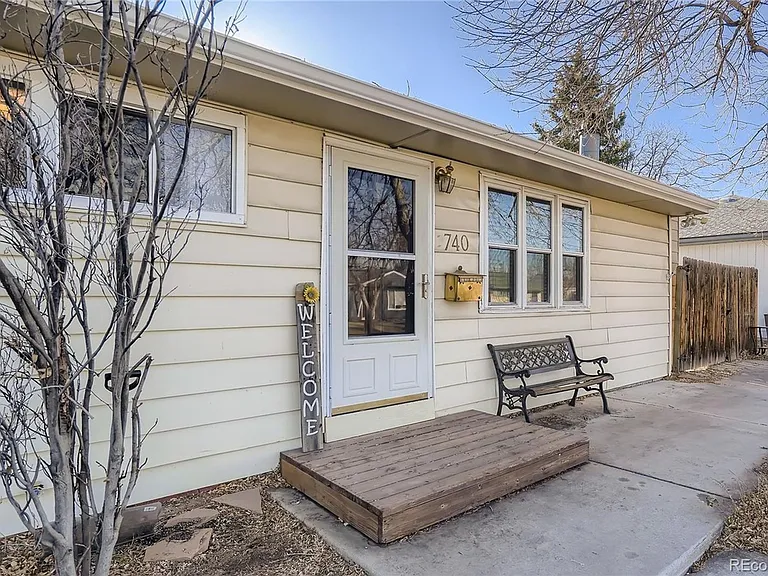 740 Iola St — Photo 1