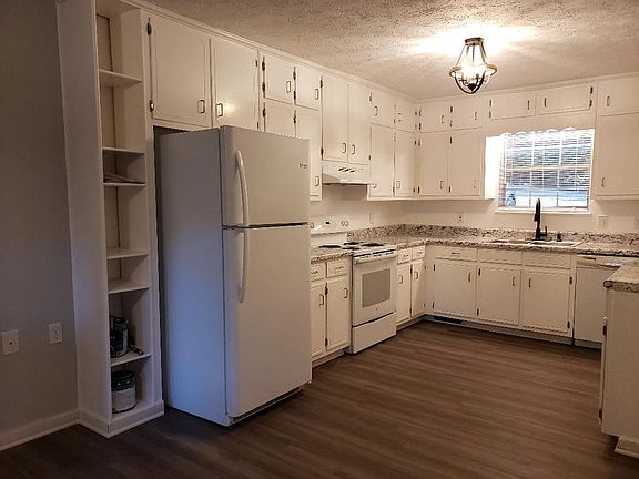 5th image of 902 Oregano Ct SE