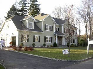 4 Bishops Gate Rd, Darien, CT 06820