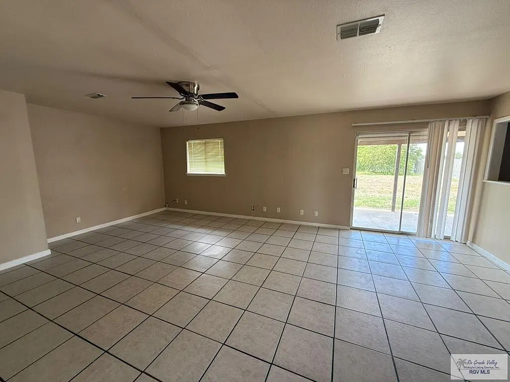 3 bed, 3.0 bath, 1472 sqft, $1,700 — Photo 3