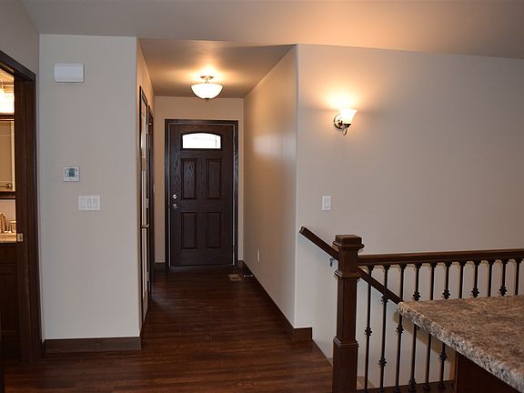 4th image of 1331 Twin Leaf Ave