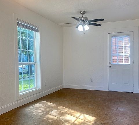 3rd image of 1131 Kings Hwy #1