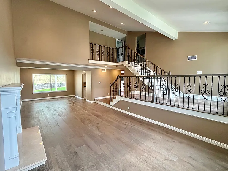 2229 E Chesterton St — Photo 5