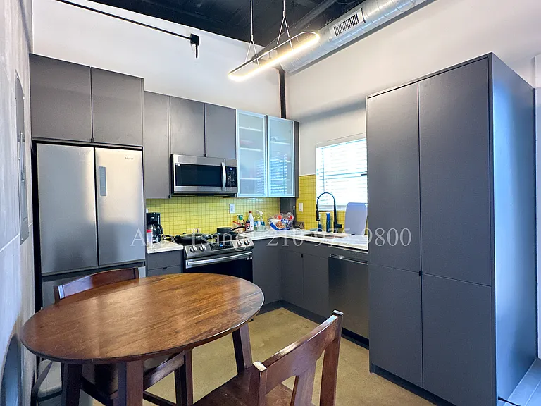 811 Montana St #1301 — Photo 3