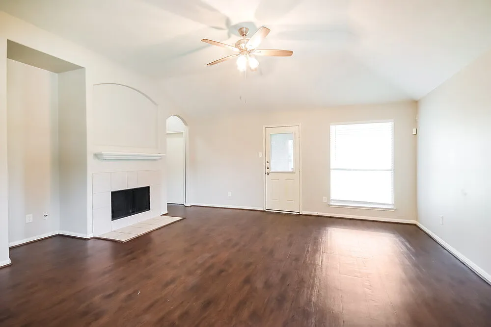 3 bed, 2.0 bath, 1714 sqft, $1,760 — Photo 3