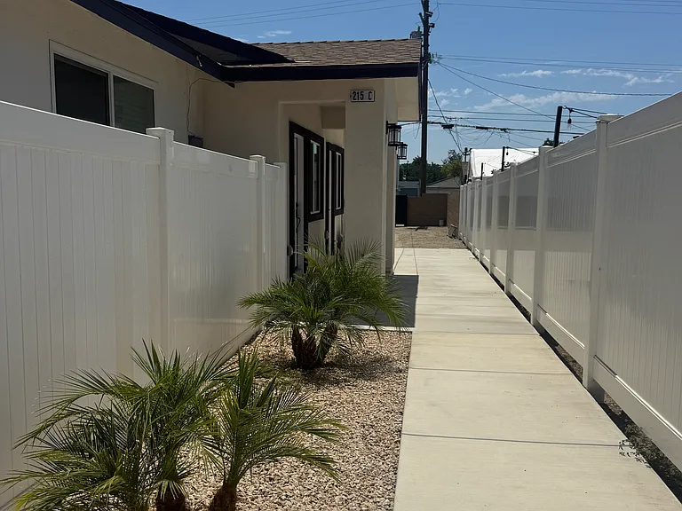215 W Nevada St #C — Photo 17