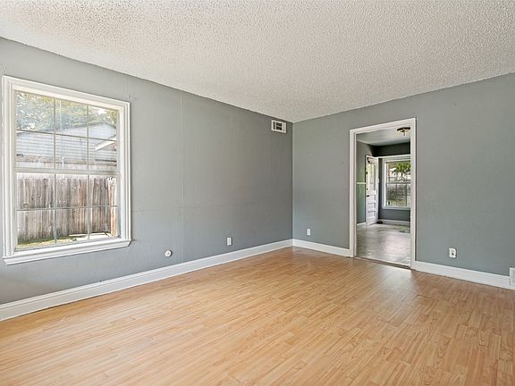 2nd image of 2351 Kingswood Dr