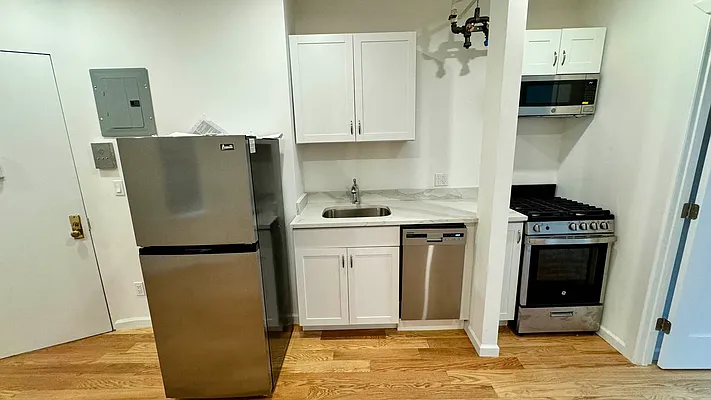 Rented by HOLTON REAL ESTATE INC. | media 13