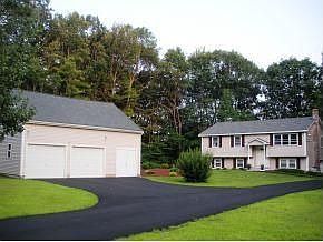 2nd image of 25 Royal Ln
