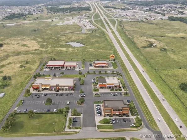 13802 E 122nd St N, Collinsville, OK 74021