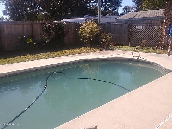 3rd image of 212 Essex Dr