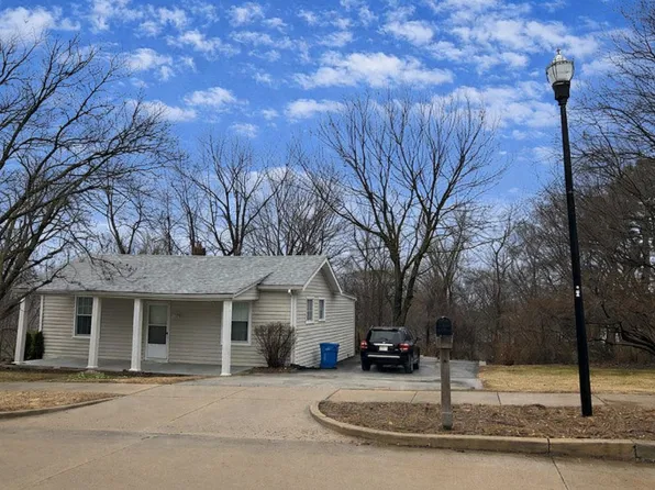 135 Reading Ave, Maryland Heights, MO 63043