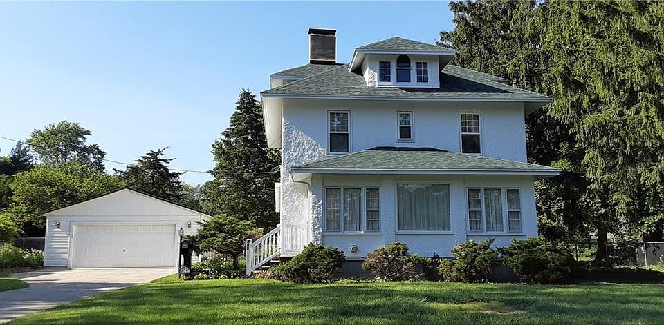 1st image of 809 W Voorhees St