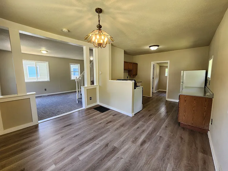 112 Davis Ave — Photo 3