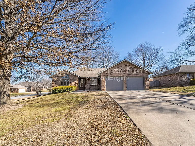 1868 S White Oak Ave — Photo 32