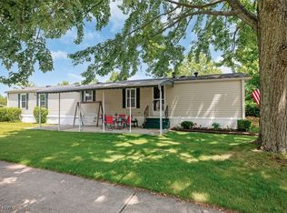 3 Carousel Ln, Olmsted Falls, OH 44138